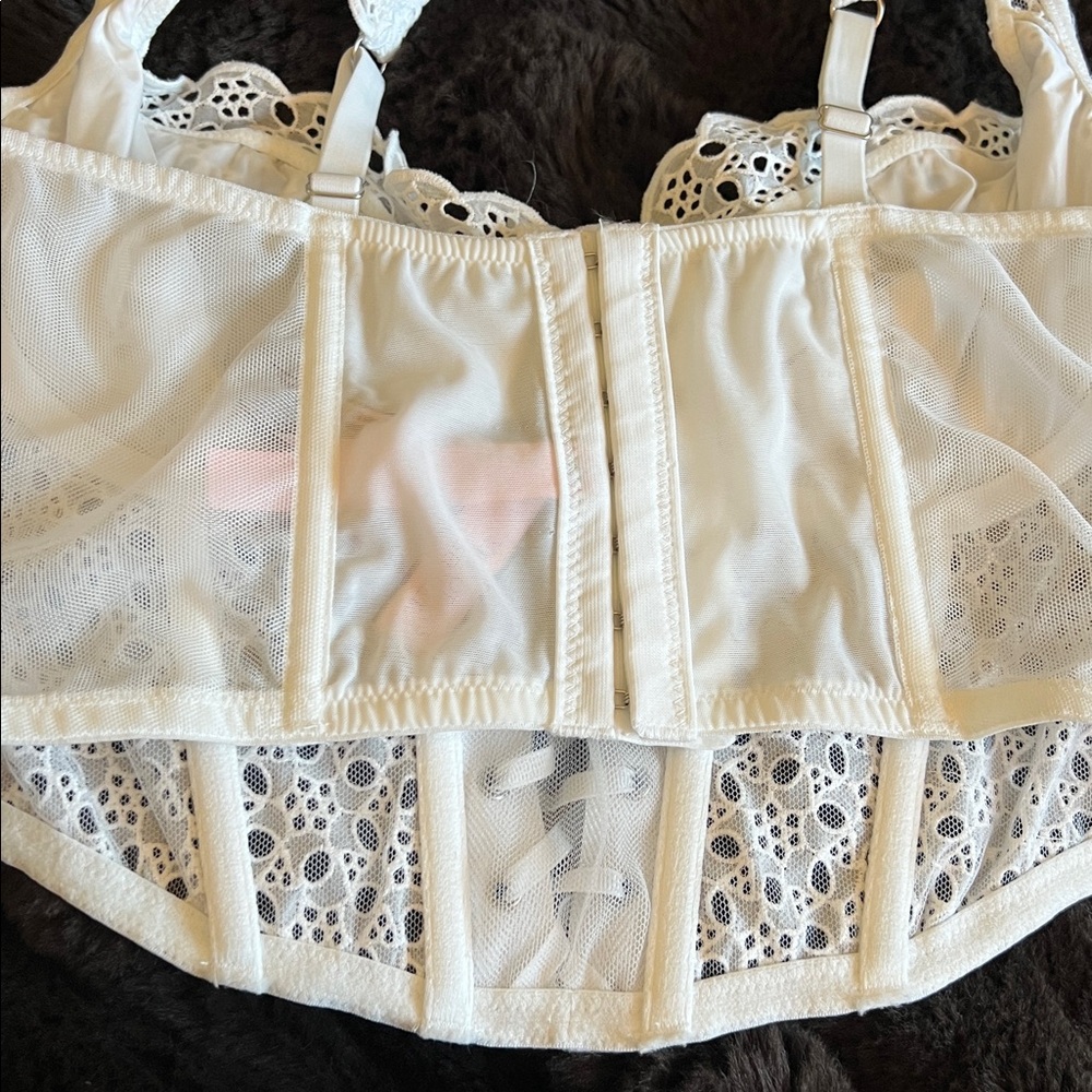 VICTORIA’S SECRET Dream Angels Eyelet Lace Unlined Corset Top Size L - Picture 5 of 10